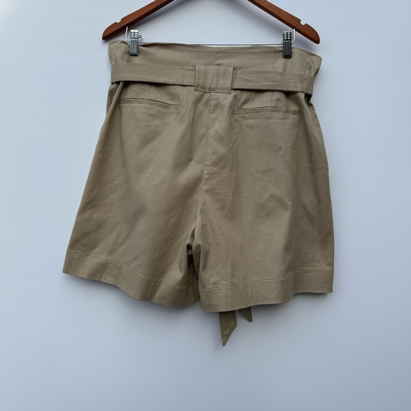 Halston Women Belted Solid Basic Shorts Size Large - Picture 5 of 10